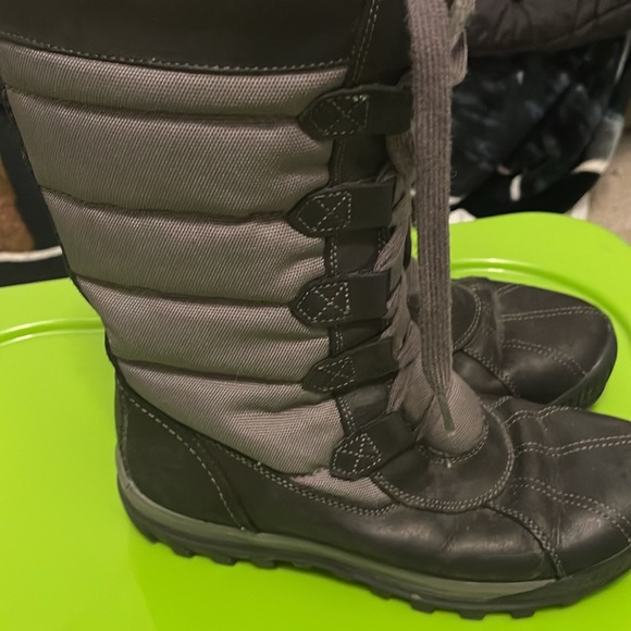 Timberland snow boots. Womens size 9 - Picture 3 of 9